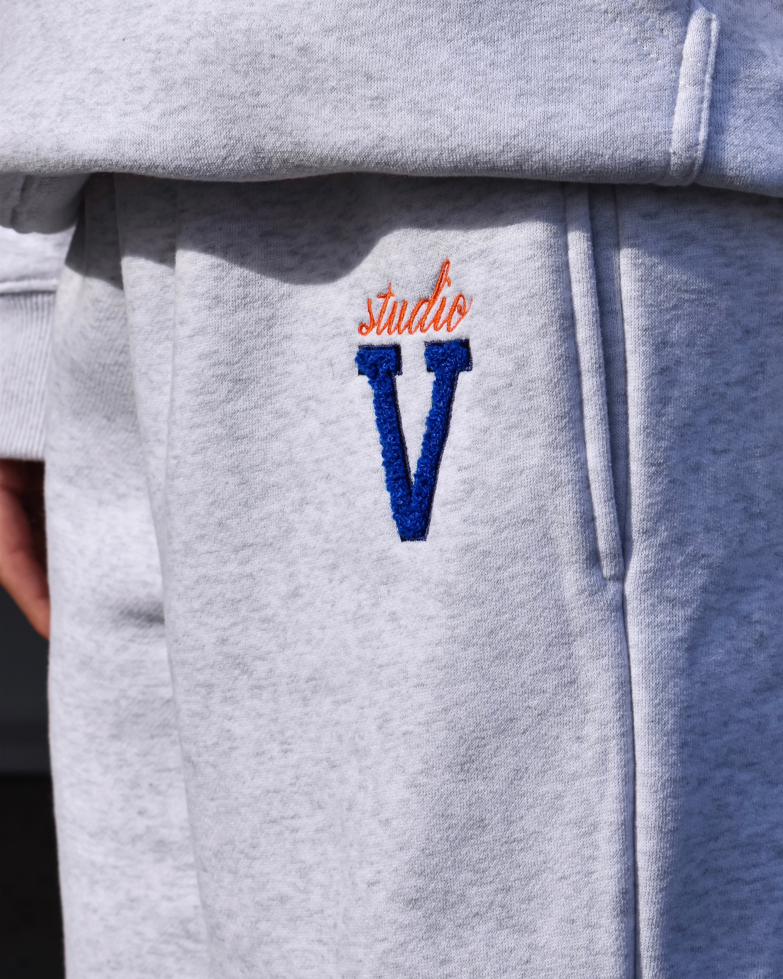The 90s Loop Trackpants in Grey Marle (Fleece)