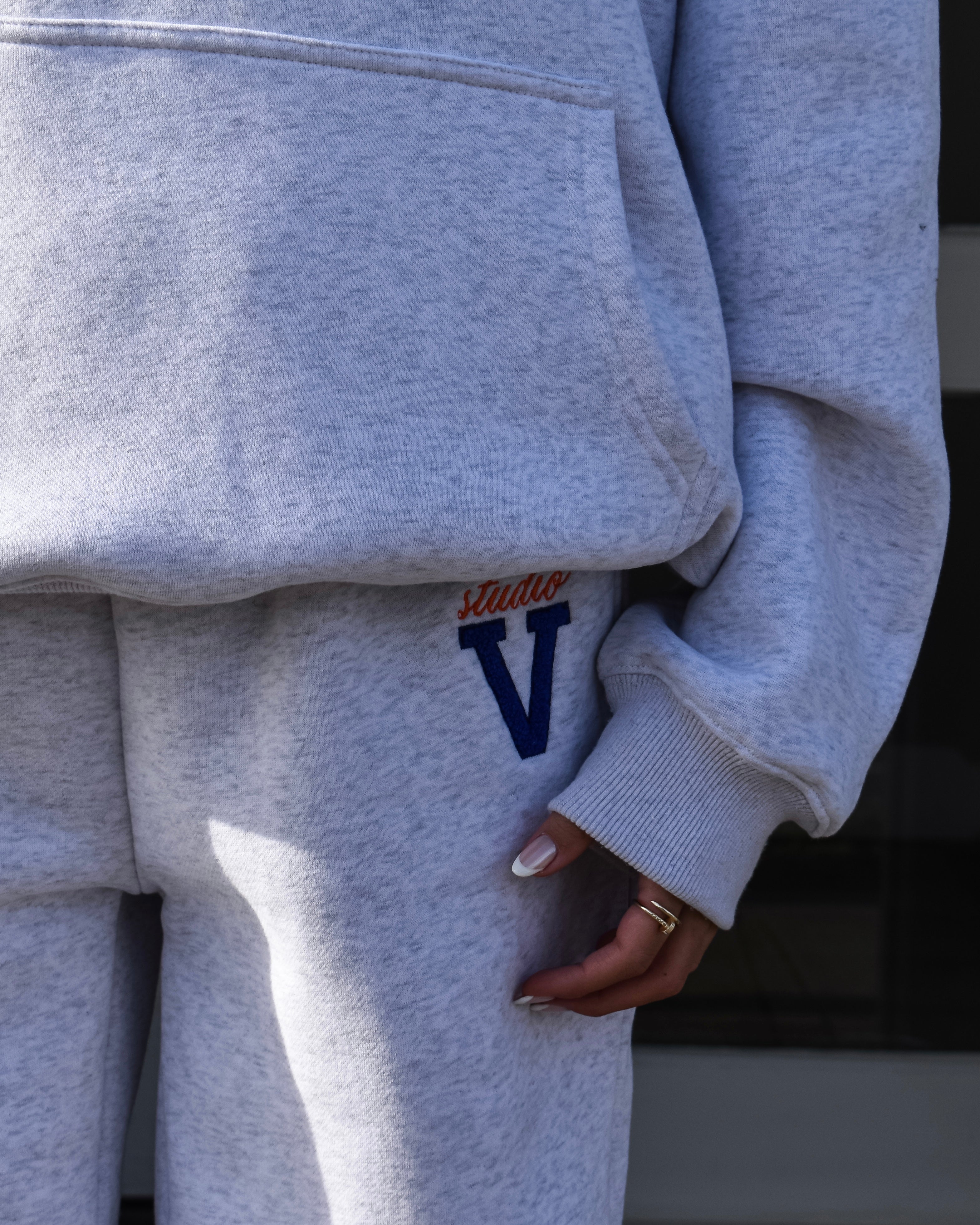 The 90s Loop Trackpants in Grey Marle (Fleece)