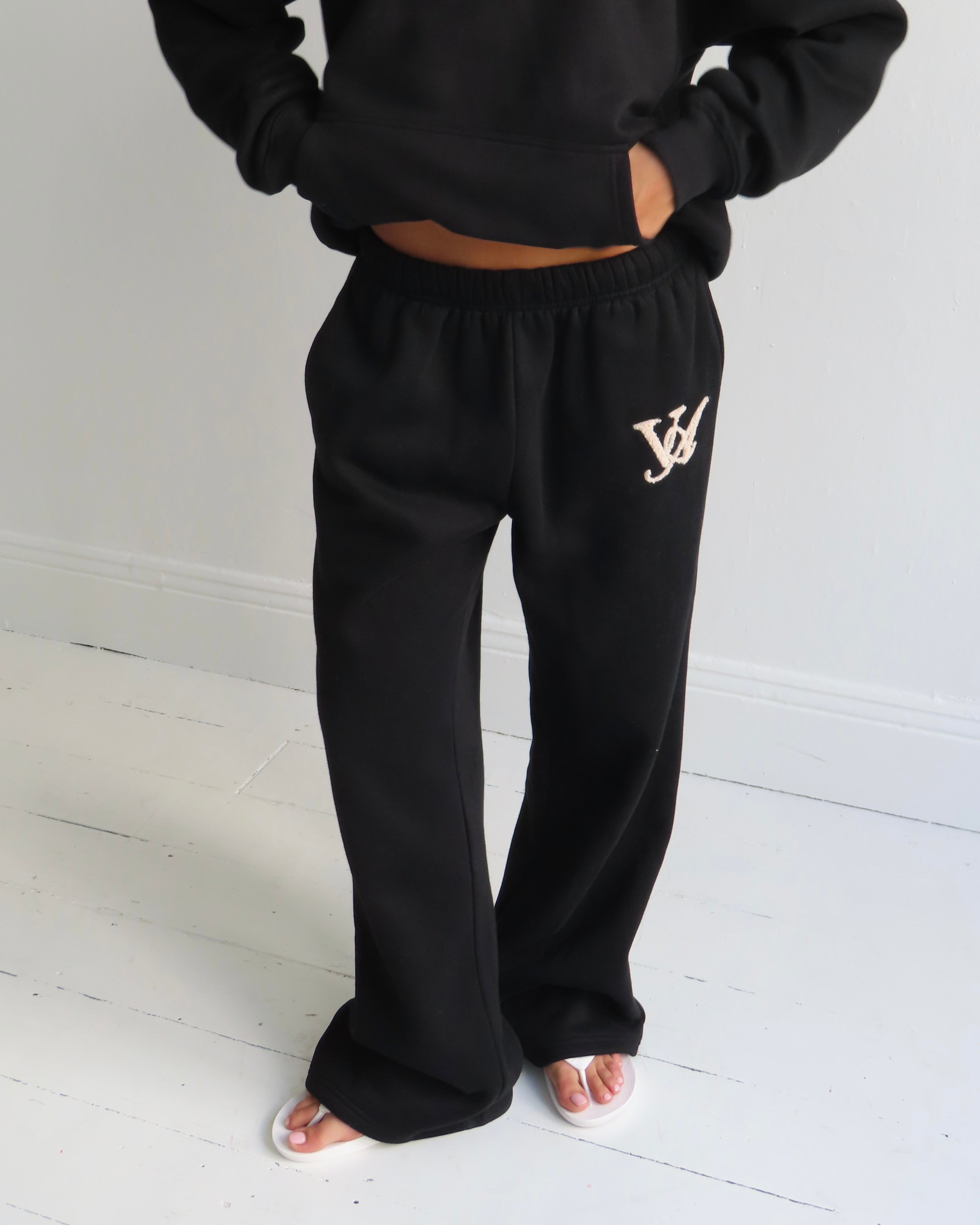 The Classic Trackpants in Obsidian (Fleece)