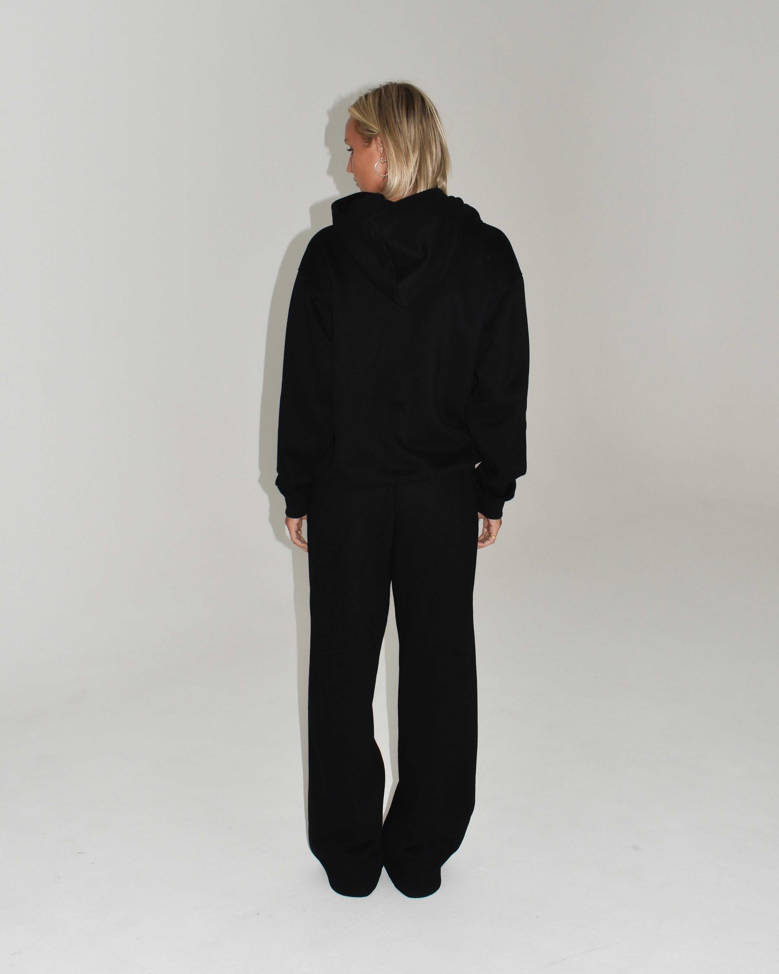 The Classic Trackpants in Obsidian (Fleece)
