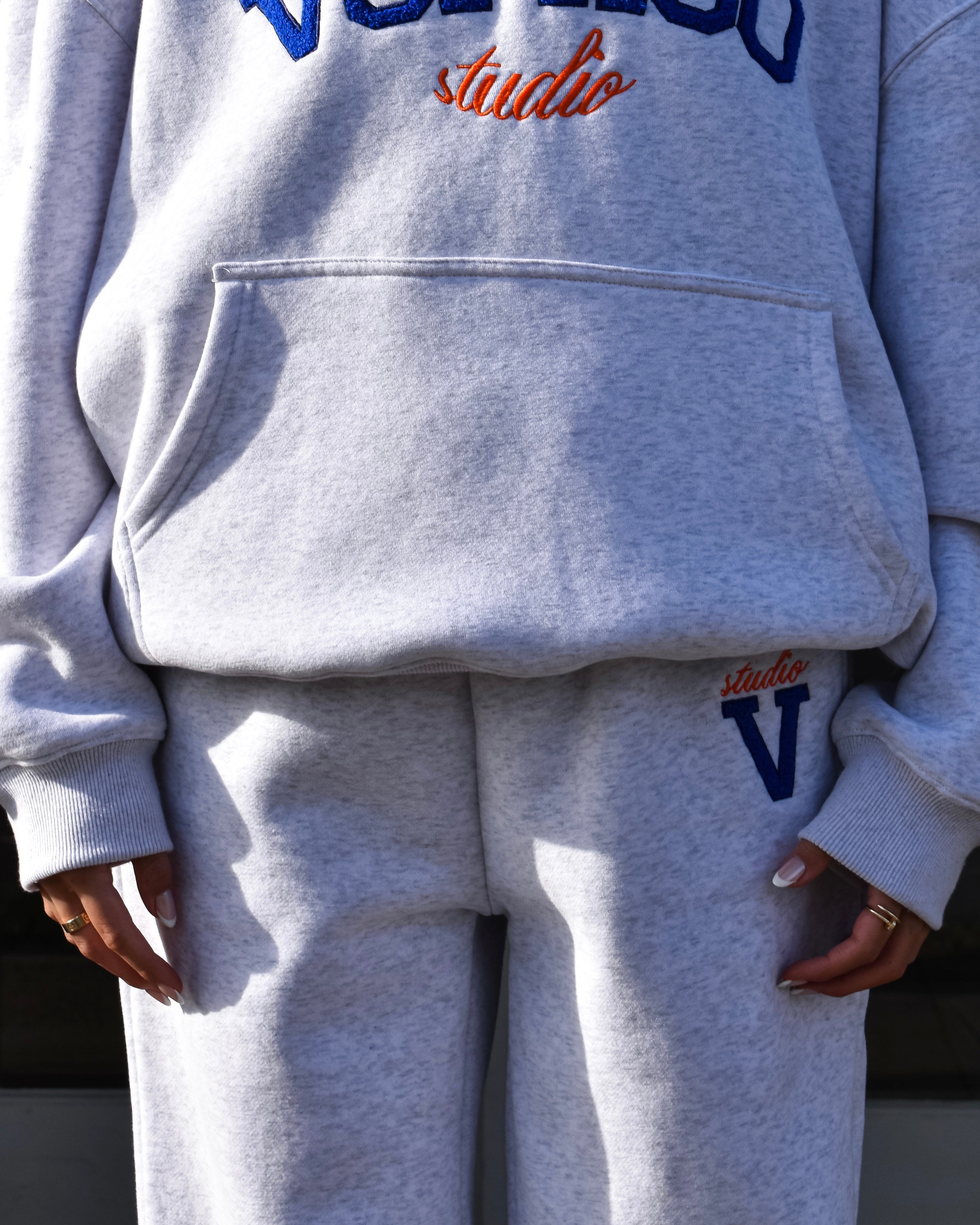 The 90s Loop Trackpants in Grey Marle (Fleece)